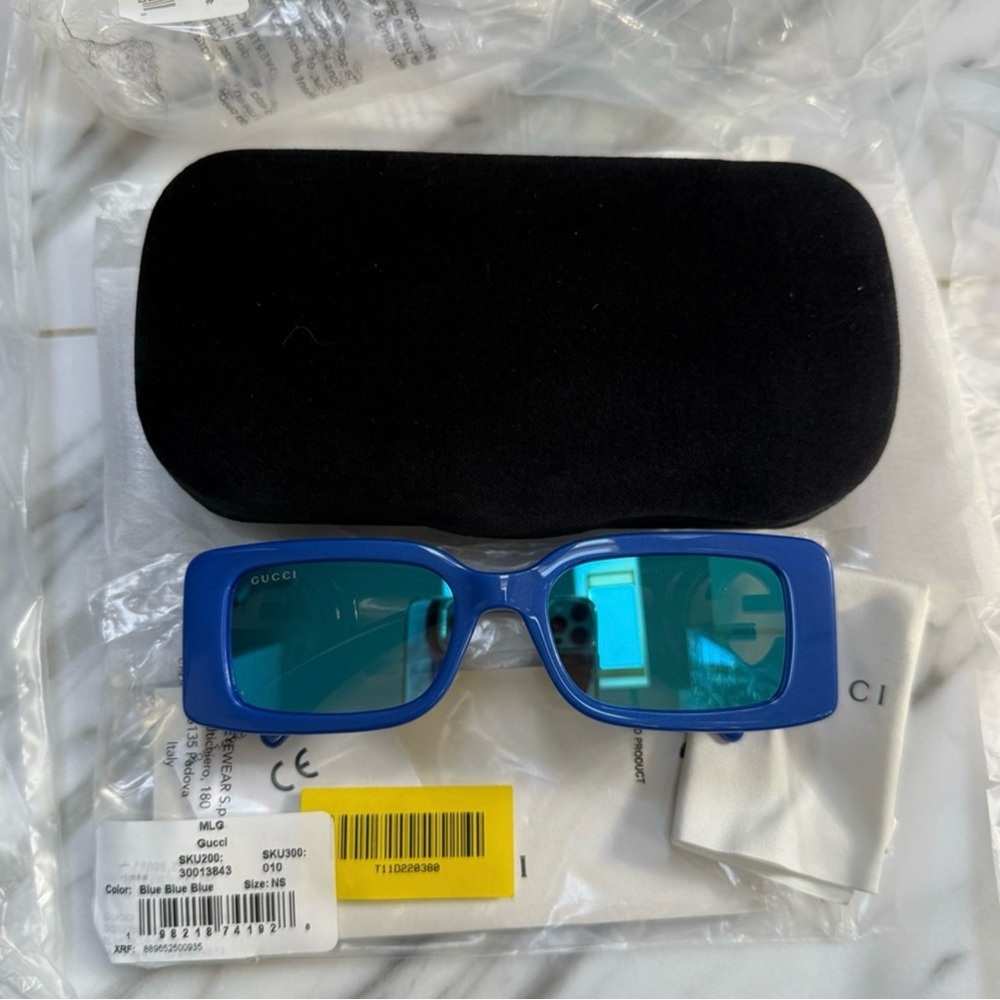 GUCCI SUNGLASSES STRIKING BLUE RECTANGULAR SUNGLASSES WITH BLUE MIRROR LENSES - Picture 16 of 16